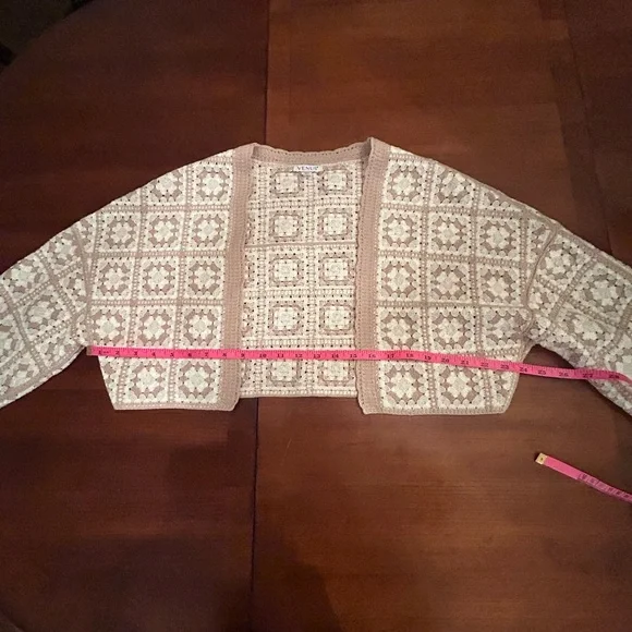VENUS Beige and White Granny Square Patterned Women's Shrug - Picture 4 of 6